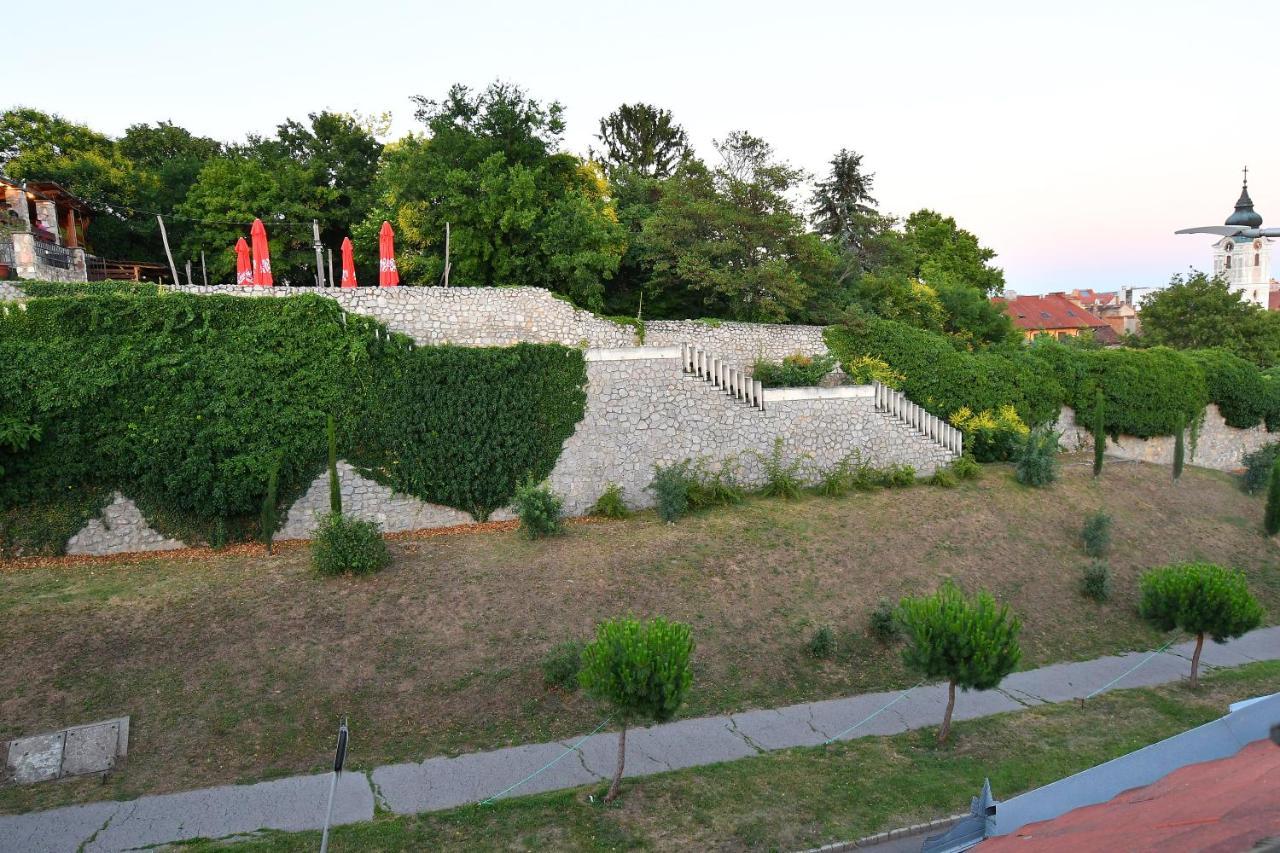 Szinbád Hotel Pécs Exterior foto